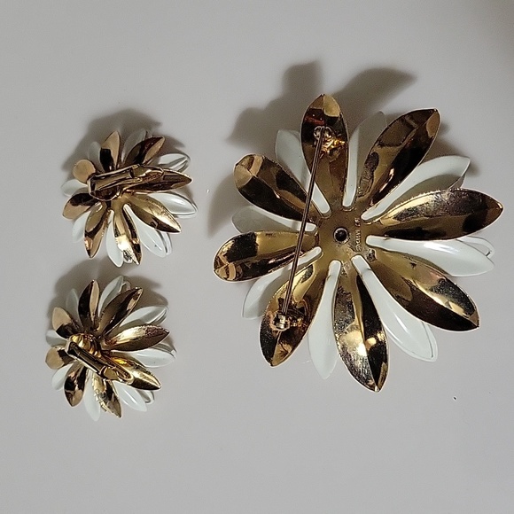 Vintage Sarah Coventry Earrings and Brooch set - Picture 2 of 5
